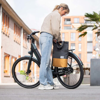 Urban Proof Fietsshopper Gerecycled Pet 20 Liter Golden Yellow zwart/geel zwart/geel