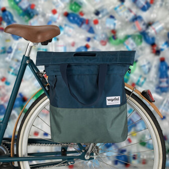 Urban Proof Fietsshopper Gerecycled Pet 20 Liter Vibrant Blue blauw/groen blauw/groen